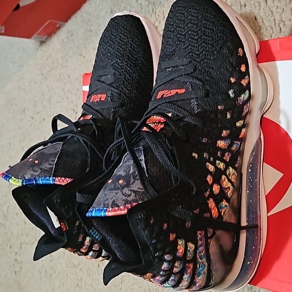 Sneakers - Picture 4 of 4